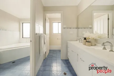 Property photo of 8 St Clare Place Blair Athol NSW 2560