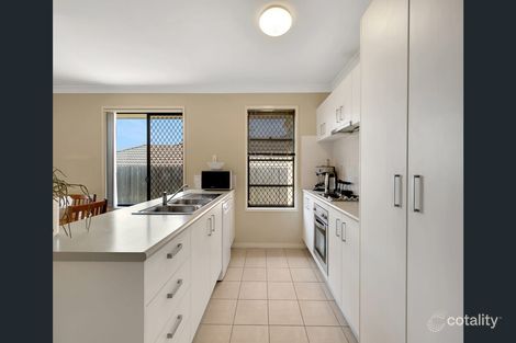 Property photo of 11 Rhiannon Drive Flinders View QLD 4305