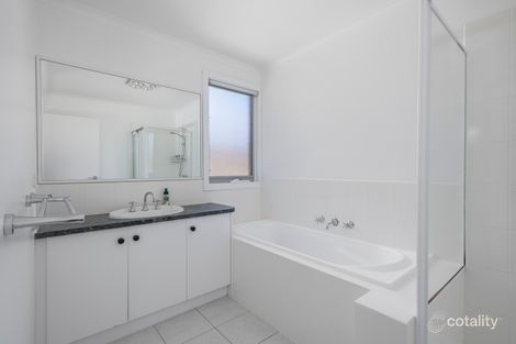 Property photo of 15 Vista Close Gisborne VIC 3437