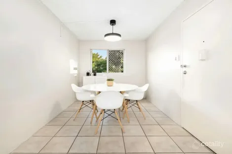 Property photo of 2/104 Windermere Road Hamilton QLD 4007