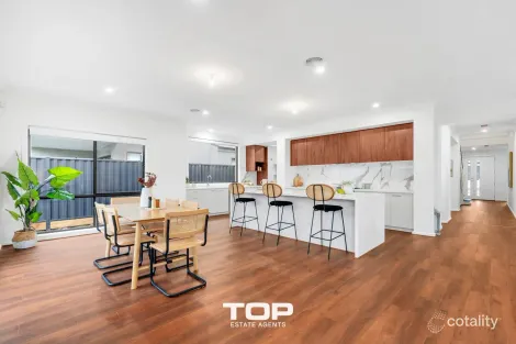 Property photo of 32 Cavern Boulevard Clyde North VIC 3978