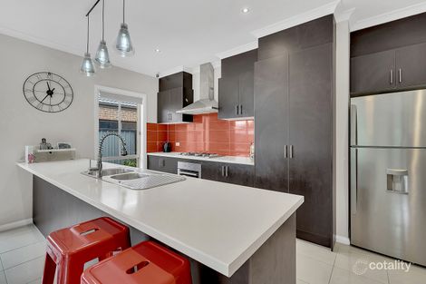 Property photo of 5 Brickwood Circuit Craigieburn VIC 3064