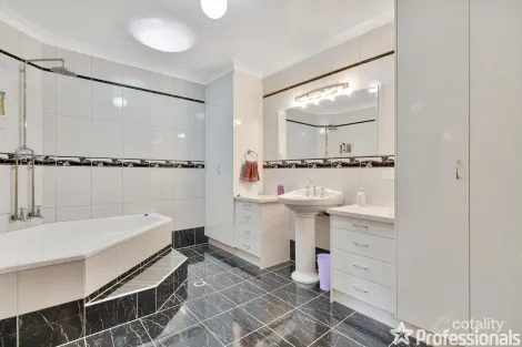 Property photo of 32 Chanel Court Wulkuraka QLD 4305