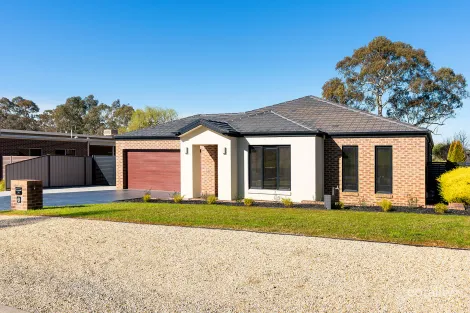 24 Chapmans Rd, Castlemaine, VIC 3450