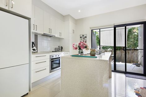 Property photo of 2/7 Penrock Parade Labrador QLD 4215