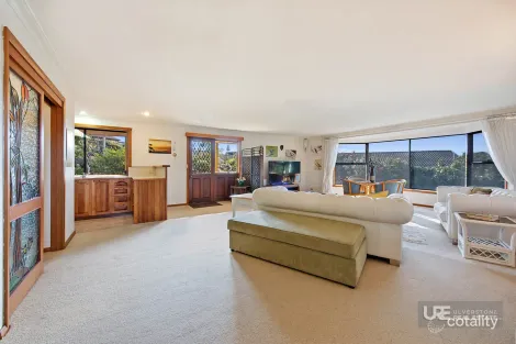 Property photo of 5 Coroneagh Street Penguin TAS 7316