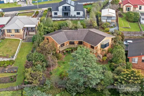 Property photo of 5 Coroneagh Street Penguin TAS 7316