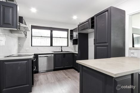 Property photo of 14 Overend Crescent Sale VIC 3850