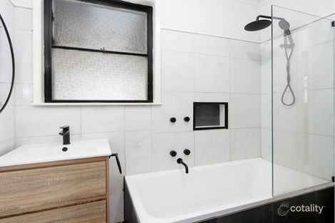 Property photo of 14 Overend Crescent Sale VIC 3850