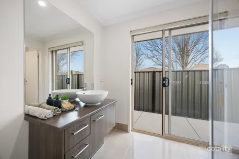 Property photo of 8 Gidran Way Clyde North VIC 3978