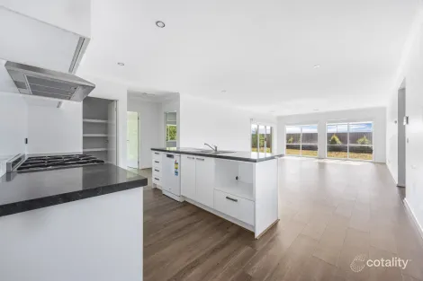 Property photo of 31 Silver Leaf Way Winter Valley VIC 3358