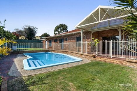 Property photo of 4 Forbes Road Halls Head WA 6210
