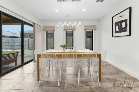 Property photo of 21 The Woods Boulevard Mickleham VIC 3064