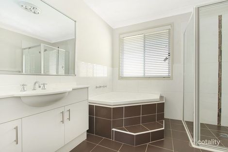 Property photo of 2 Norman Clark Crescent Horsley NSW 2530