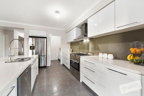 Property photo of 3 Ellaroo Circuit Clyde North VIC 3978