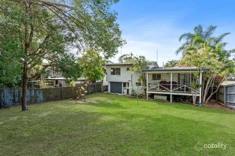 2 CORAL AVE, LABRADOR, QLD 4215