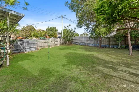 Property photo of 2 Coral Avenue Labrador QLD 4215