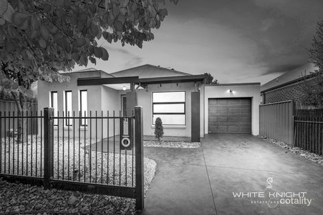 Property photo of 31 Lambertia Loop Caroline Springs VIC 3023