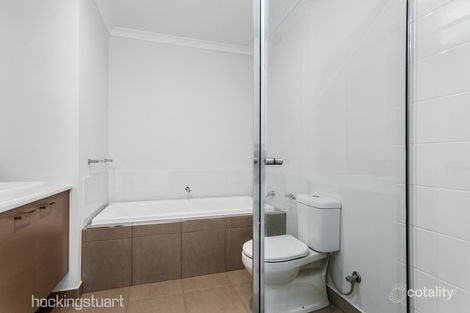 Property photo of 13 Amberfish Walk Tarneit VIC 3029