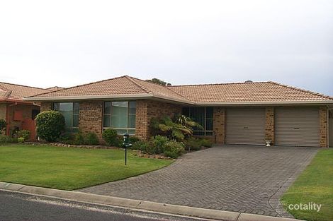 Property photo of 6 Heron Court Yamba NSW 2464