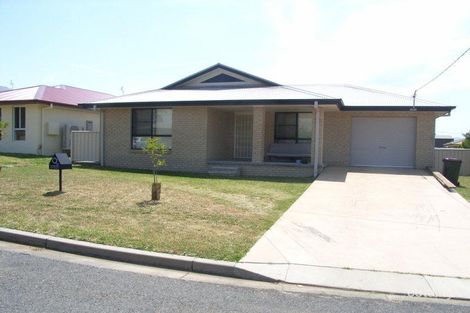 27 Leonora Cres, Kootingal, NSW 2352