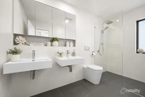 Property photo of 31 Lorikeet Grove Warriewood NSW 2102