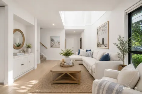 Property photo of 31 Lorikeet Grove Warriewood NSW 2102