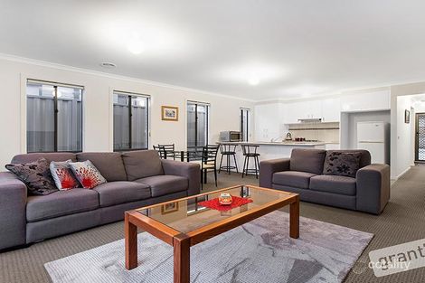 Property photo of 41 Renlik Circuit Cranbourne North VIC 3977