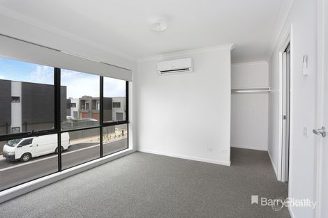 Property photo of 15 Stonewood Circuit Hadfield VIC 3046