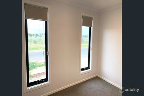Property photo of 34 Heathwren View Werribee VIC 3030