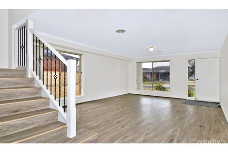 Property photo of 17 Rutherglen Crescent Gowanbrae VIC 3043
