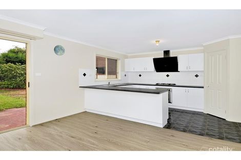 Property photo of 17 Rutherglen Crescent Gowanbrae VIC 3043