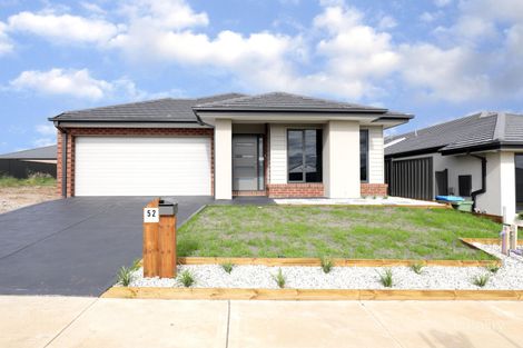 52 Caribbean Cct, Clyde, VIC 3978