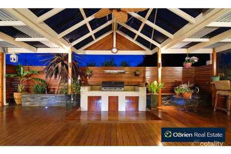 32 Leigh Dr, Pakenham, VIC 3810