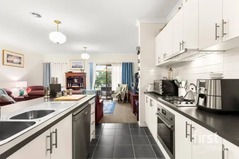 Property photo of 2/34 Tarneit Road Werribee VIC 3030