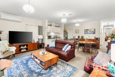 Property photo of 2/34 Tarneit Road Werribee VIC 3030