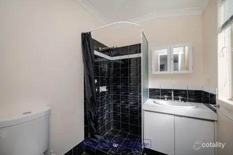Property photo of 17 Griffiths Road Sinagra WA 6065