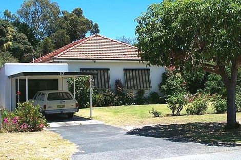 Property photo of 37 Searle Road Ardross WA 6153