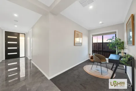 Property photo of 28 Carradale Road Clyde North VIC 3978