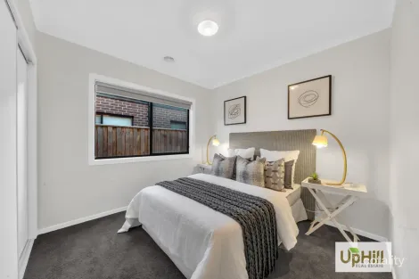 Property photo of 28 Carradale Road Clyde North VIC 3978