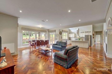 Property photo of 914 Waverley Road Wheelers Hill VIC 3150