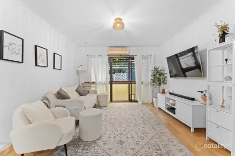 Property photo of 2/60 Frank Street Labrador QLD 4215