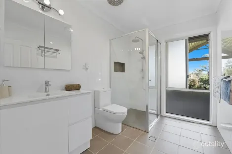 Property photo of 8 William Dowle Place Grasmere NSW 2570