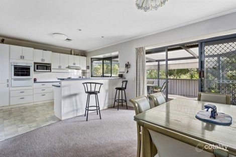 Property photo of 9 Snow Gum Court Strathdale VIC 3550