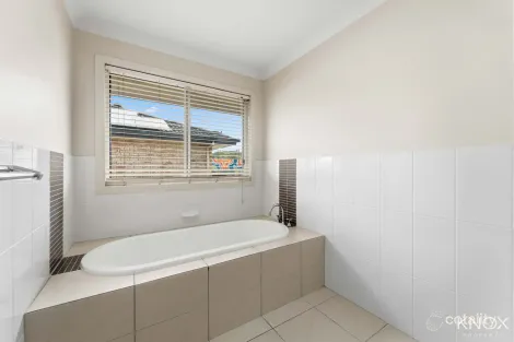 Property photo of 13 Lake Breeze Drive Windaroo QLD 4207