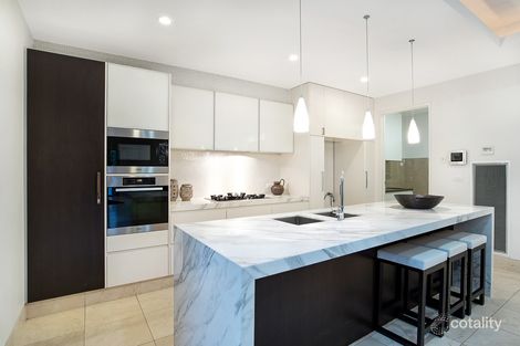 Property photo of 20 Orrong Grove Caulfield North VIC 3161