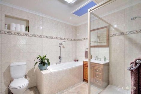 Property photo of 28 Devonshire Drive Keysborough VIC 3173