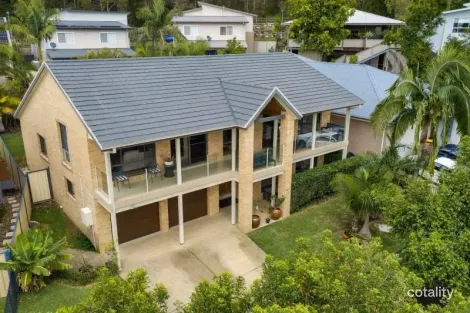Property photo of 2 Seacres Close Wadalba NSW 2259