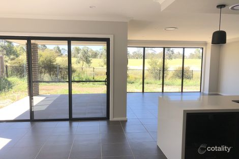 Property photo of 40 Oakhill Crescent Colebee NSW 2761