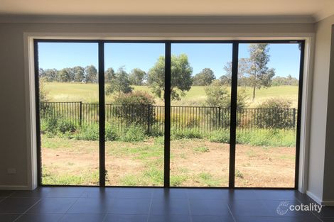 Property photo of 40 Oakhill Crescent Colebee NSW 2761